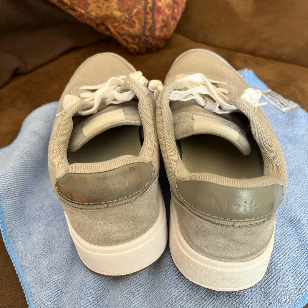 Kizik Women’s Slip-On Casual Sneakers in Light Gray